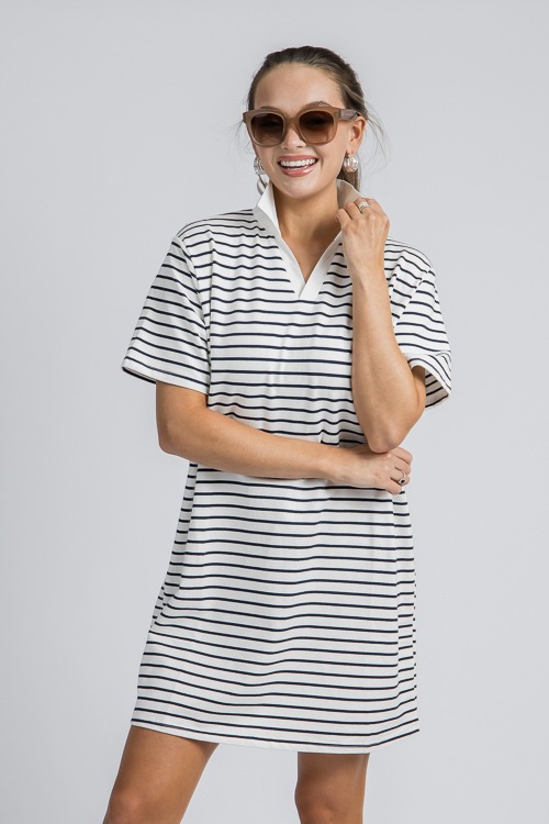 Gayle T-Shirt Dress, Ivory Navy - 4K7A5130h crop above knees.jpg